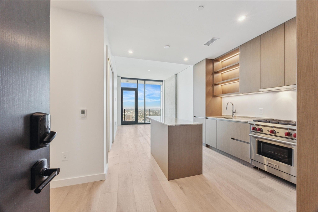 610 Davis St - Photo 0