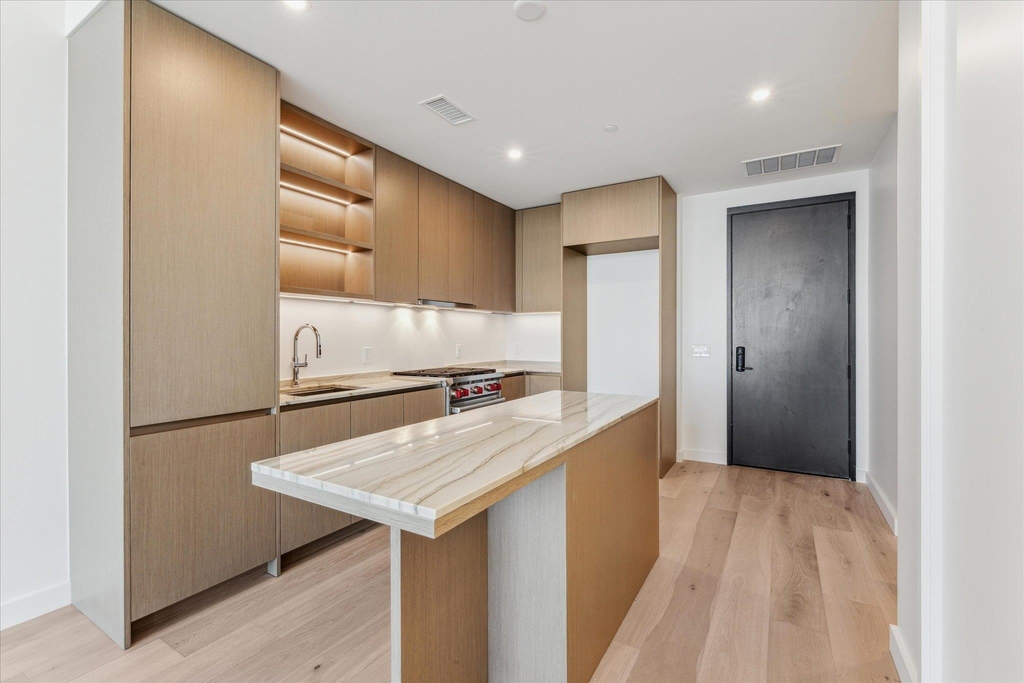 610 Davis St - Photo 2