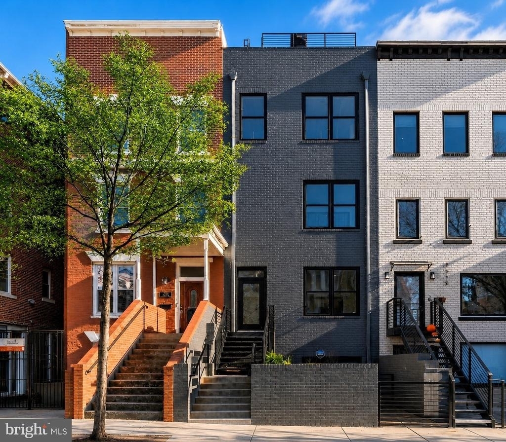2517 Ontario Road Nw - Photo 1