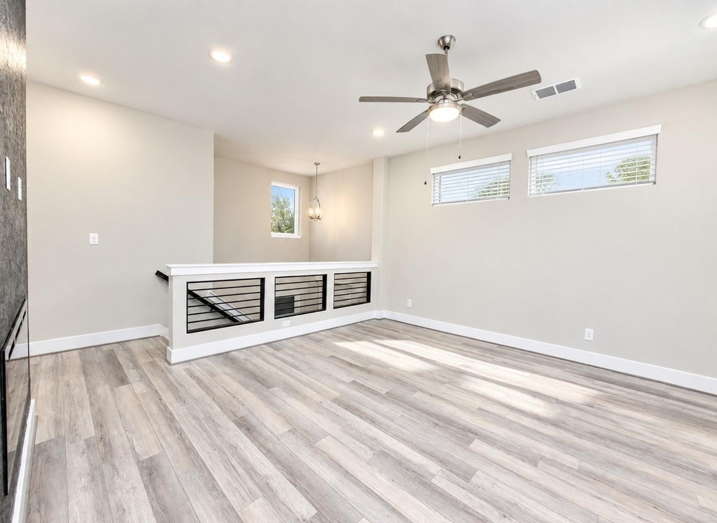 8851 Oakland Rd - Photo 4