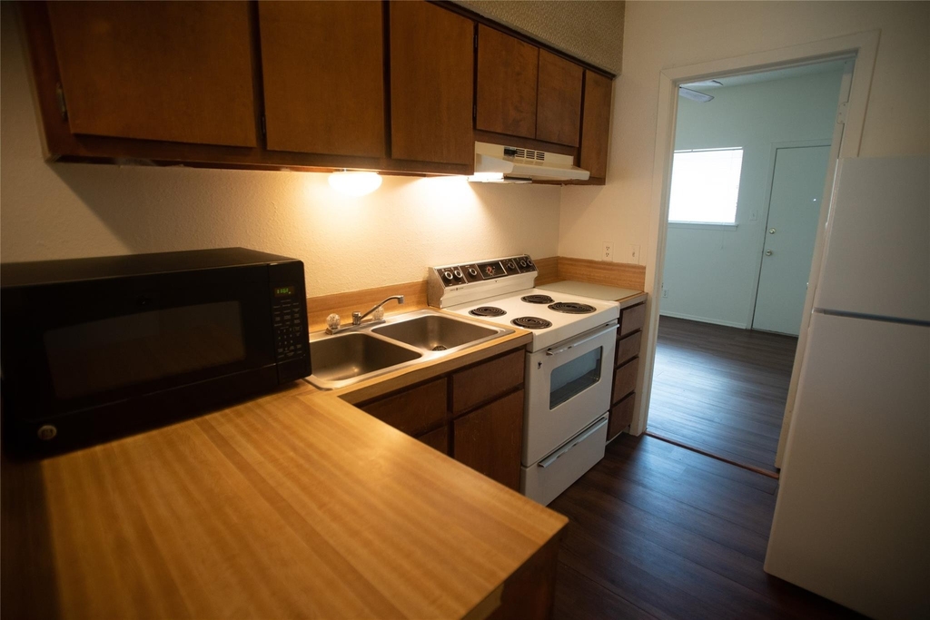 3000 Guadalupe St - Photo 3