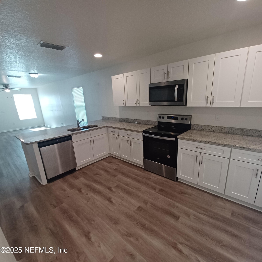 908 W 9th Street - Photo 4