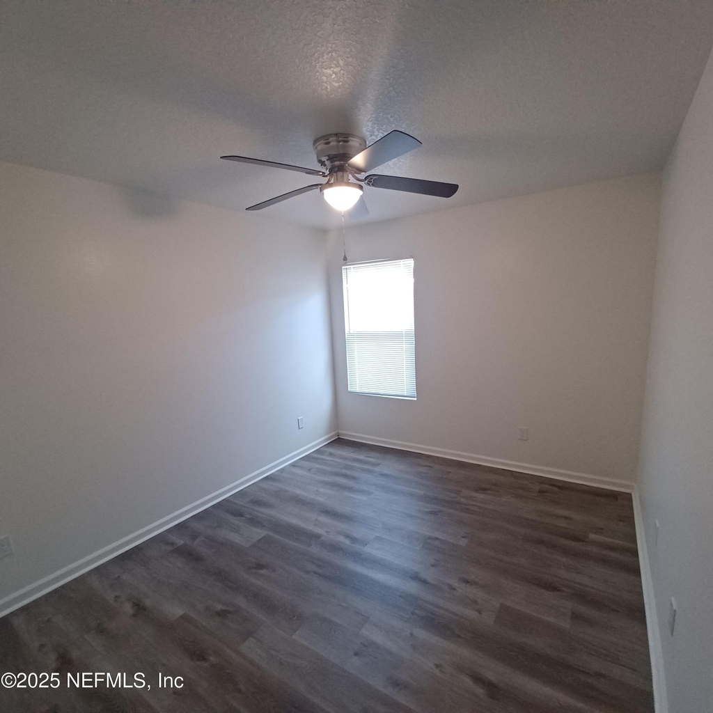 908 W 9th Street - Photo 10