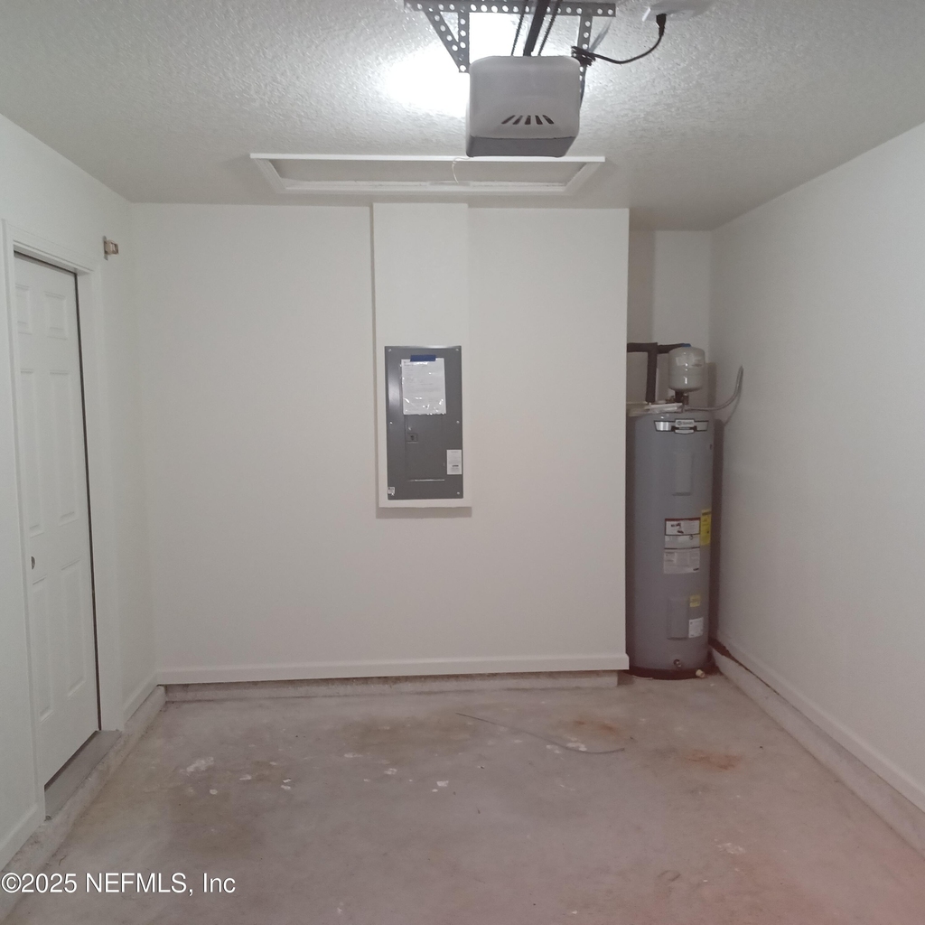 908 W 9th Street - Photo 18