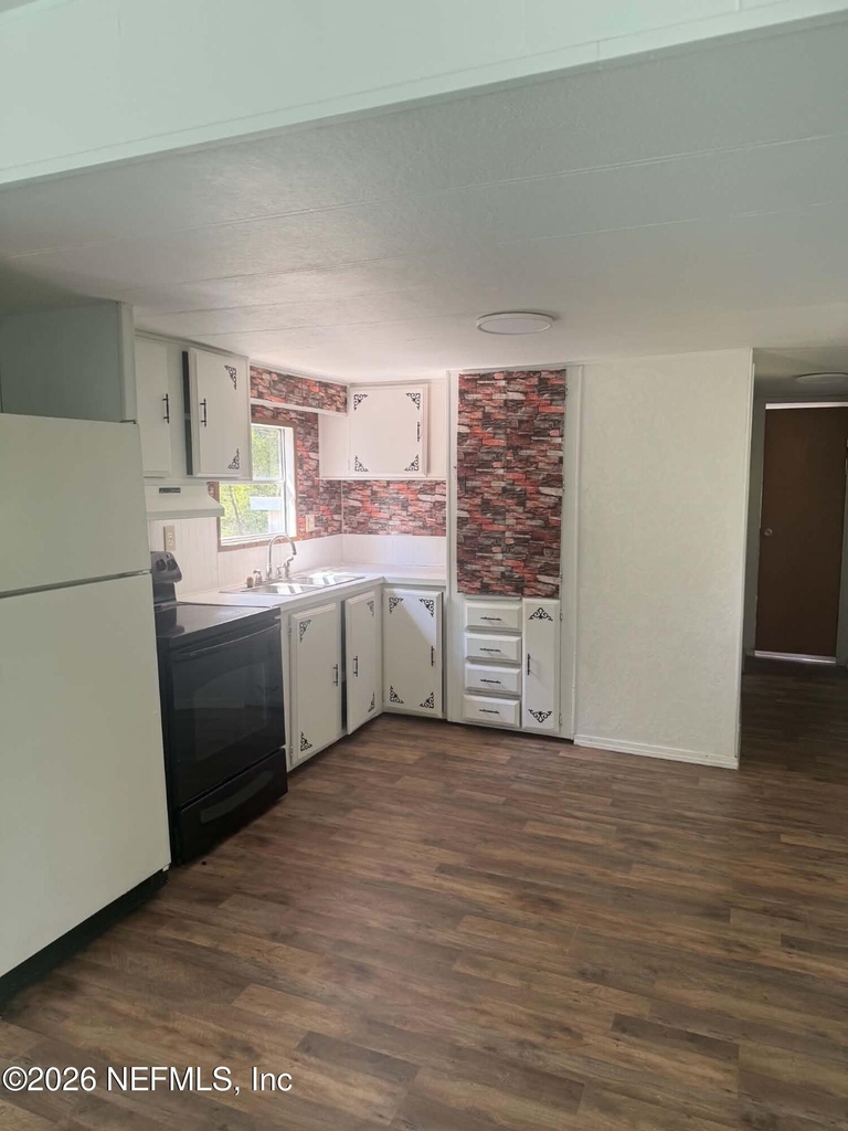823 Janet Avenue - Photo 1