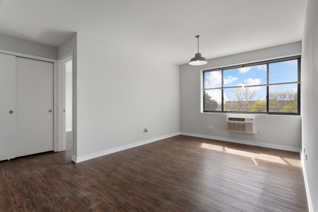 6134 N Kenmore Avenue - Photo 1