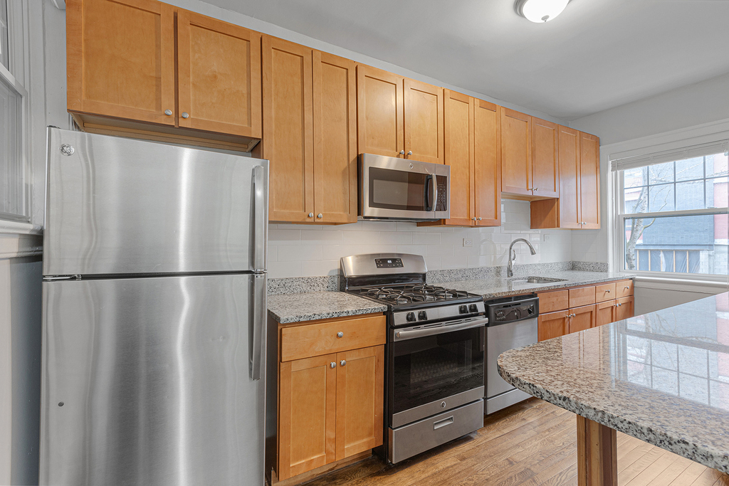 1100 W Glenlake Avenue - Photo 3