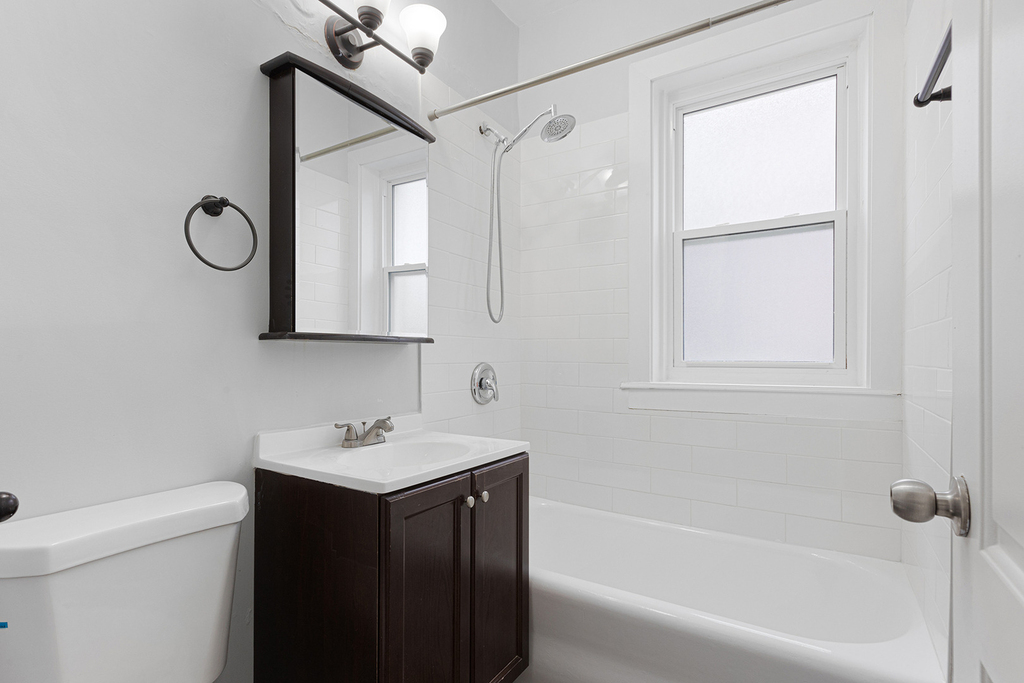 1100 W Glenlake Avenue - Photo 11