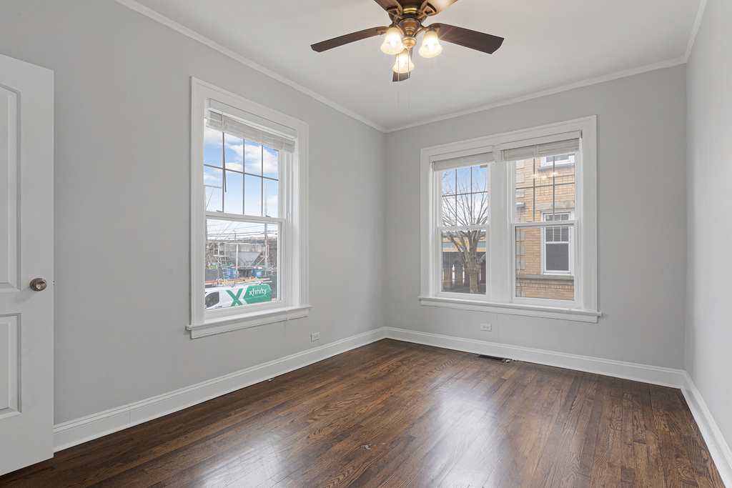 1100 W Glenlake Avenue - Photo 8