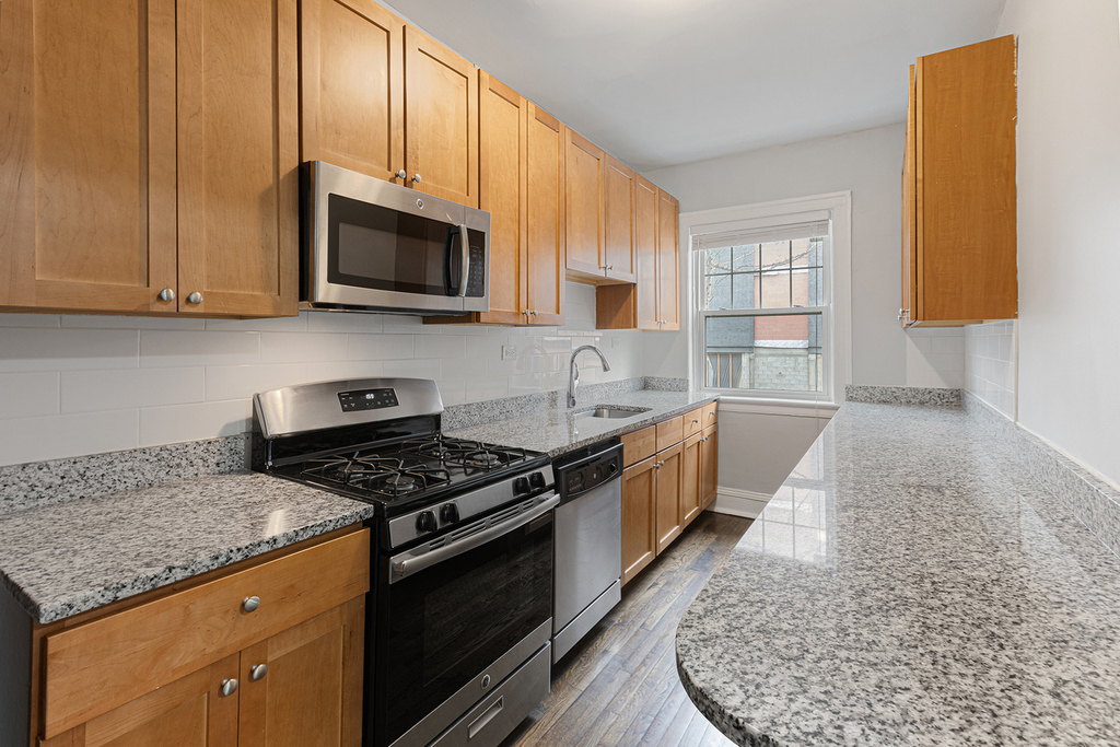 1100 W Glenlake Avenue - Photo 4