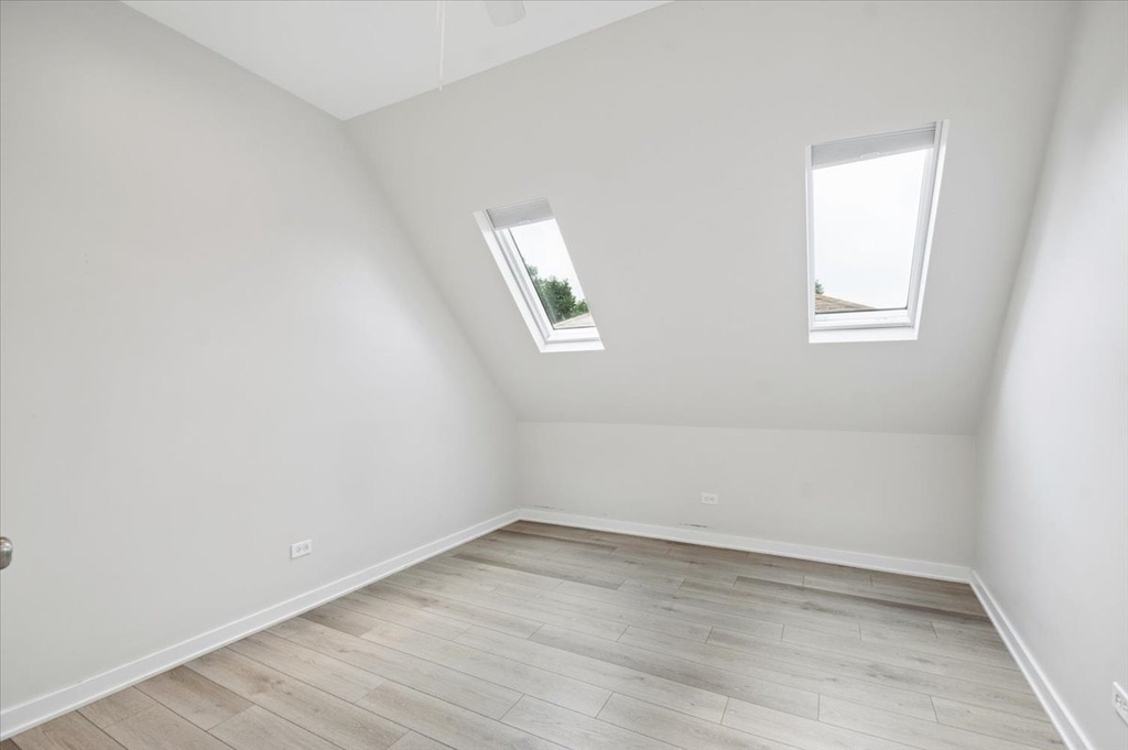 2909 N Ridgeway Avenue - Photo 9