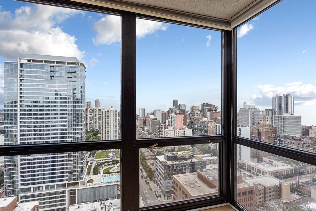 1122 N Clark Street - Photo 8