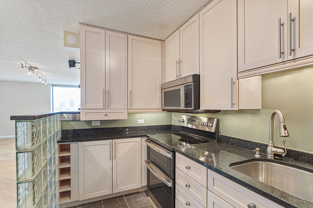 1122 N Clark Street - Photo 10