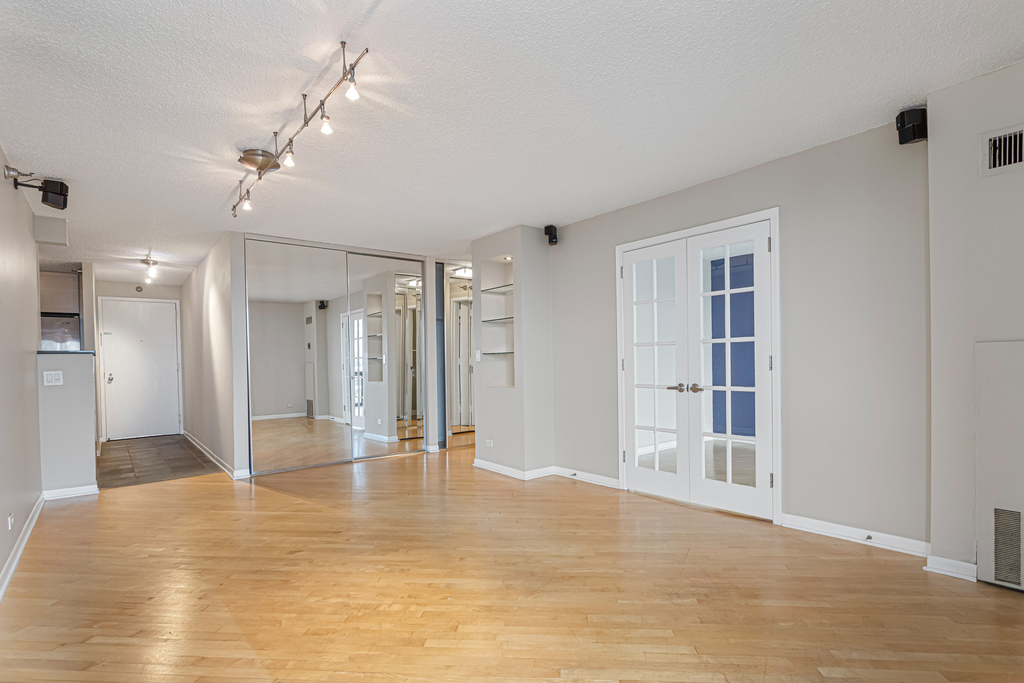 1122 N Clark Street - Photo 5