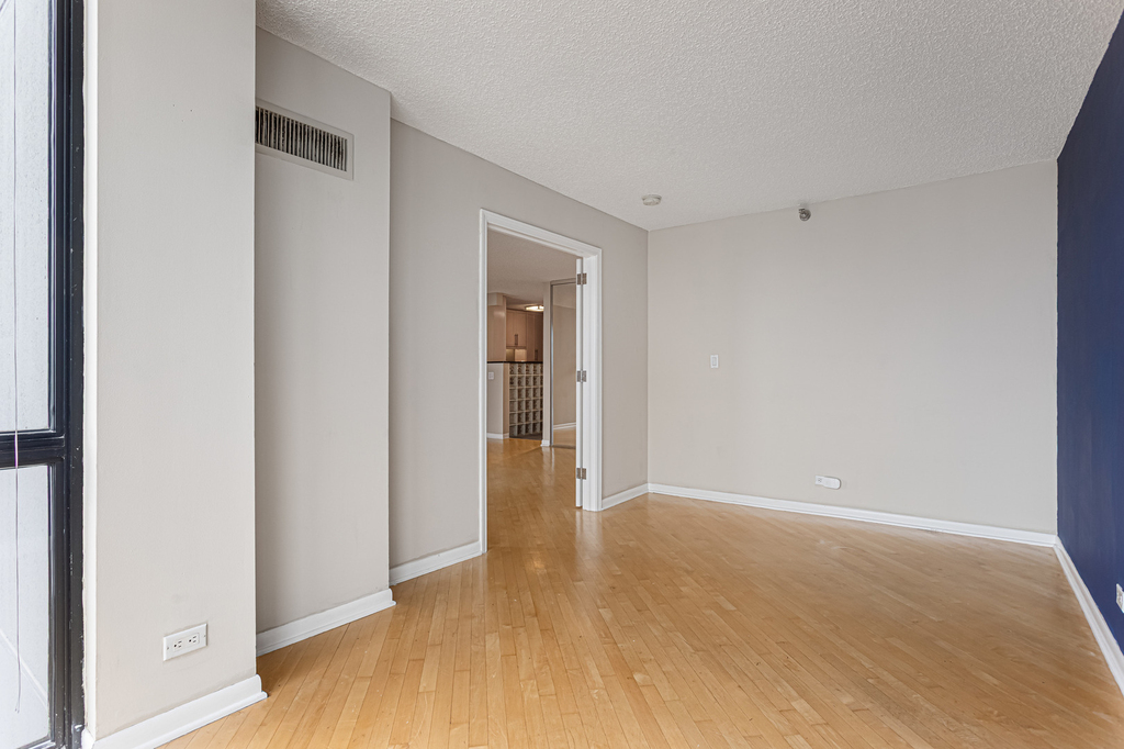 1122 N Clark Street - Photo 7