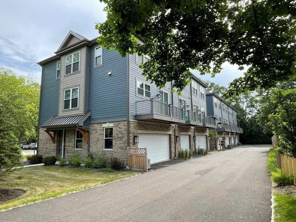 601 Broadway Street - Photo 2