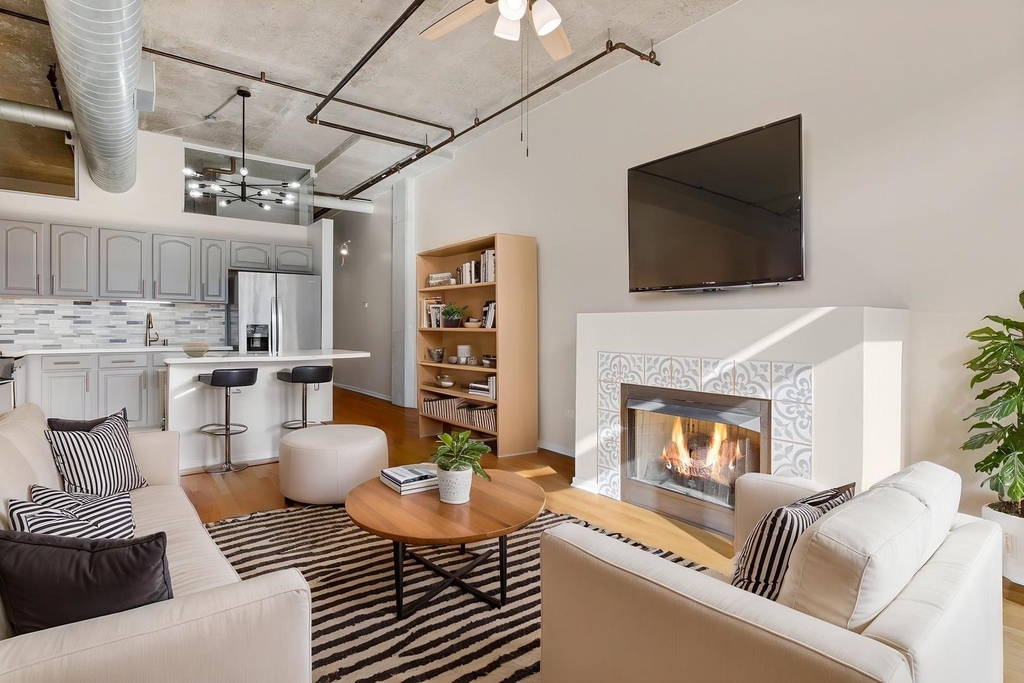 933 W Van Buren Street - Photo 3