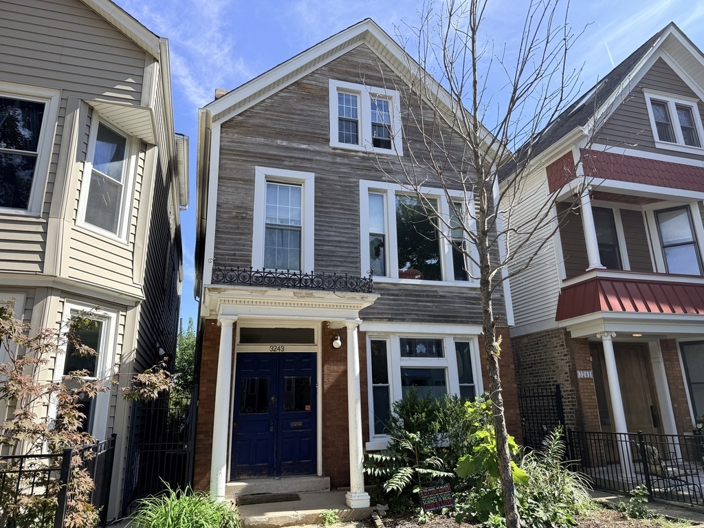 3243 N Hoyne Avenue - Photo 9