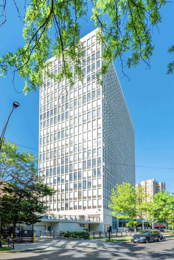 444 W Fullerton Parkway - Photo 1