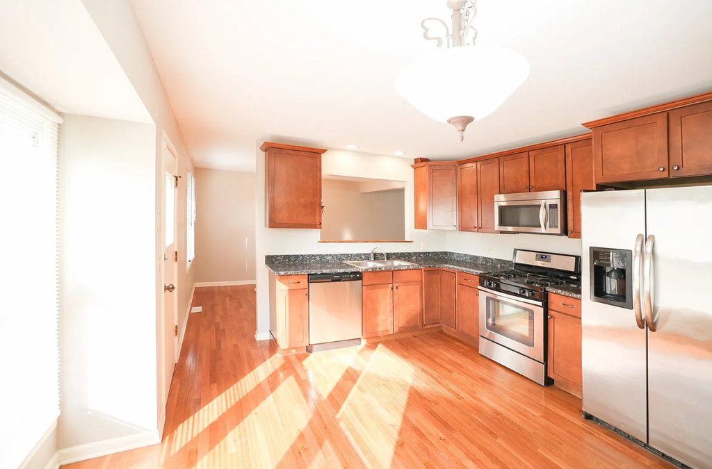 1329 Stonegate Road - Photo 2
