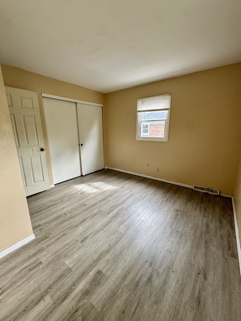 629 W 64th Street - Photo 5