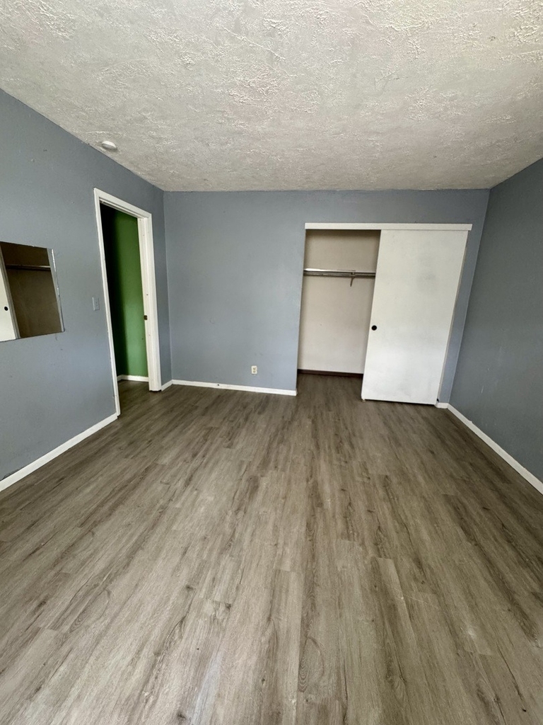 629 W 64th Street - Photo 6