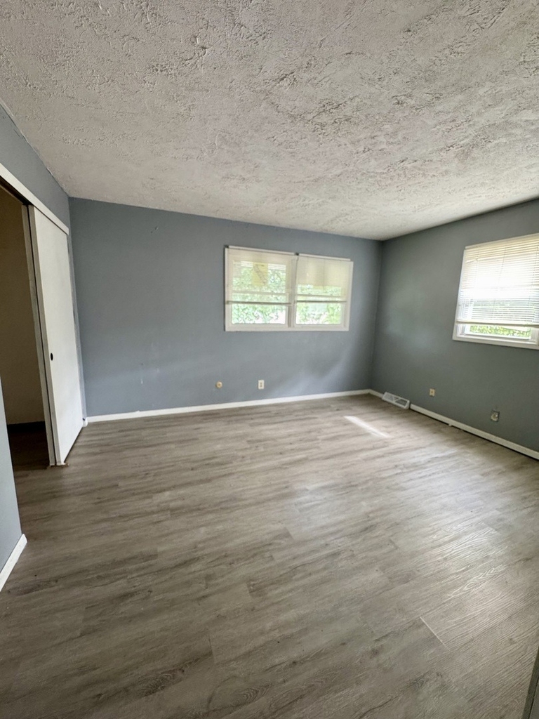 629 W 64th Street - Photo 7