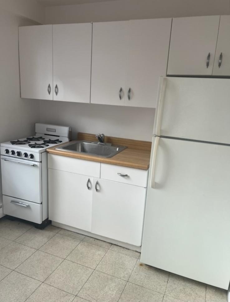 2600 W Berwyn Avenue - Photo 1