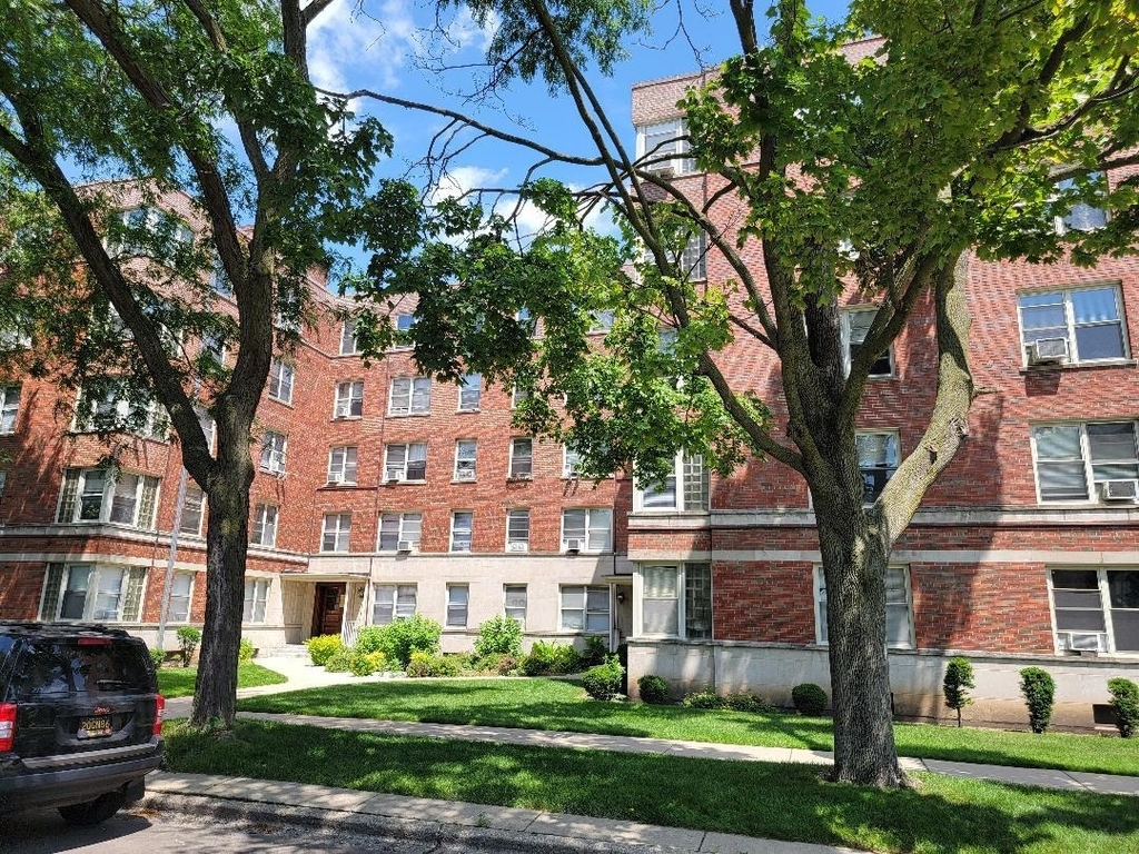 2600 W Berwyn Avenue - Photo 0