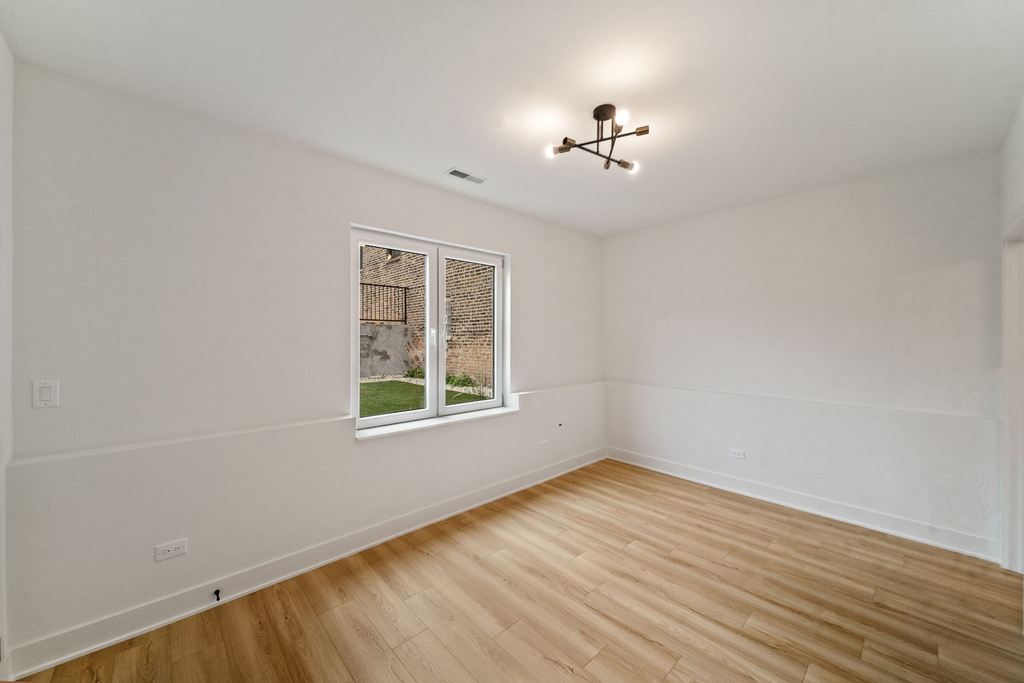 1355 W 16th Street - Photo 11