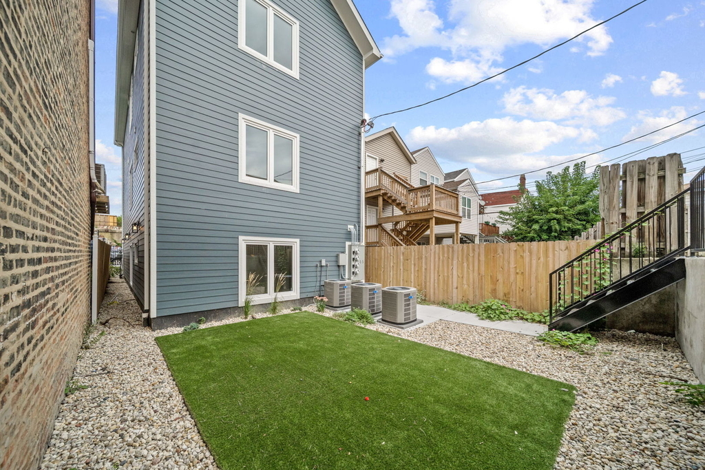 1355 W 16th Street - Photo 17