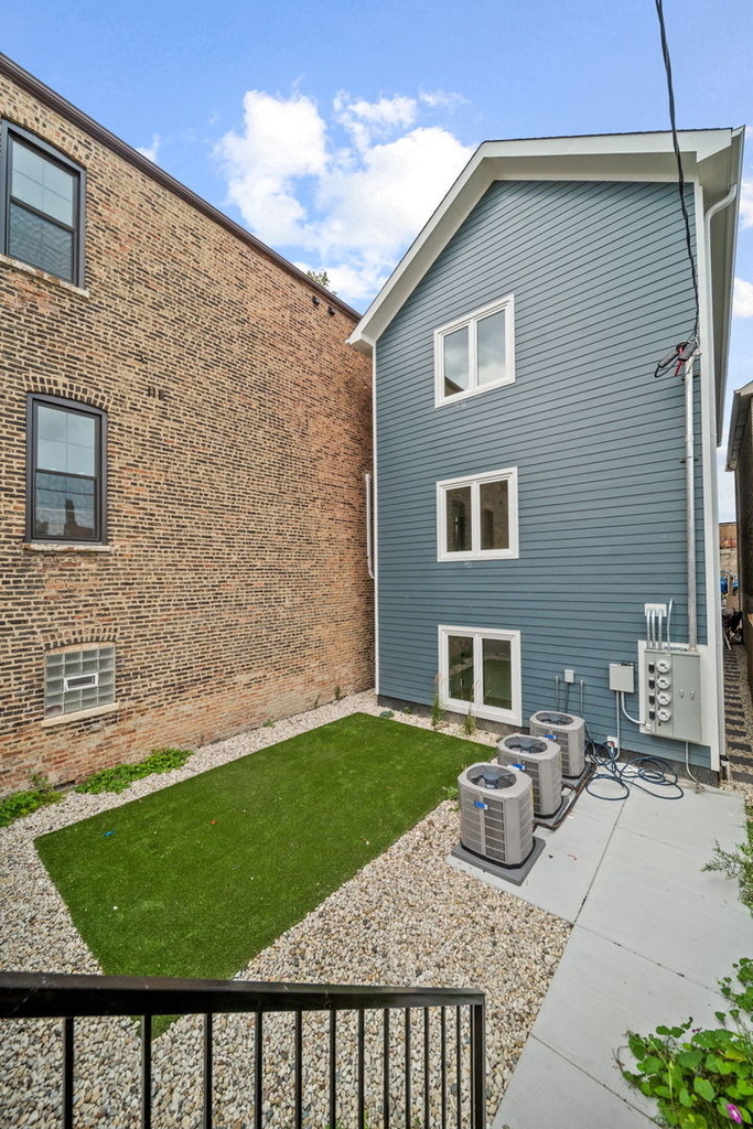 1355 W 16th Street - Photo 18