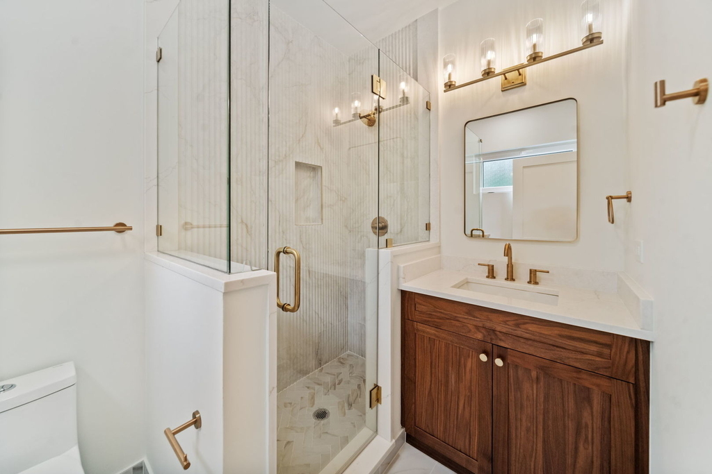 1355 W 16th Street - Photo 12