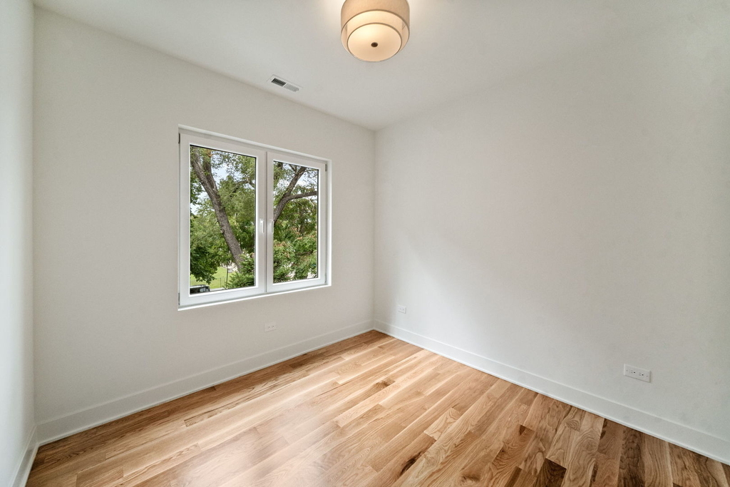 1355 W 16th Street - Photo 13