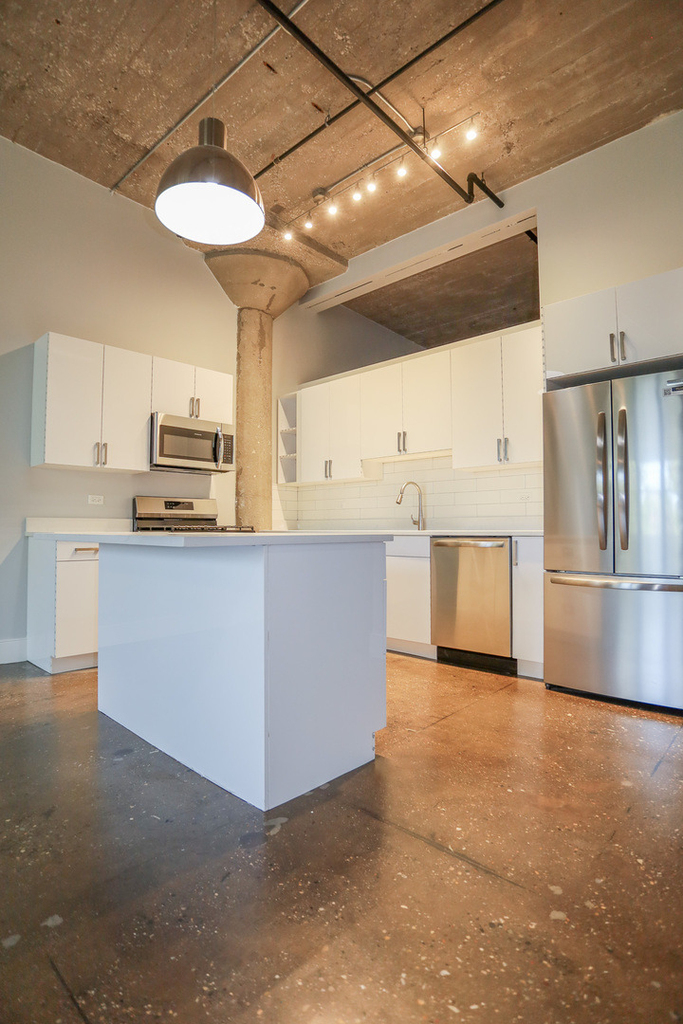4046 N Hermitage Avenue - Photo 1