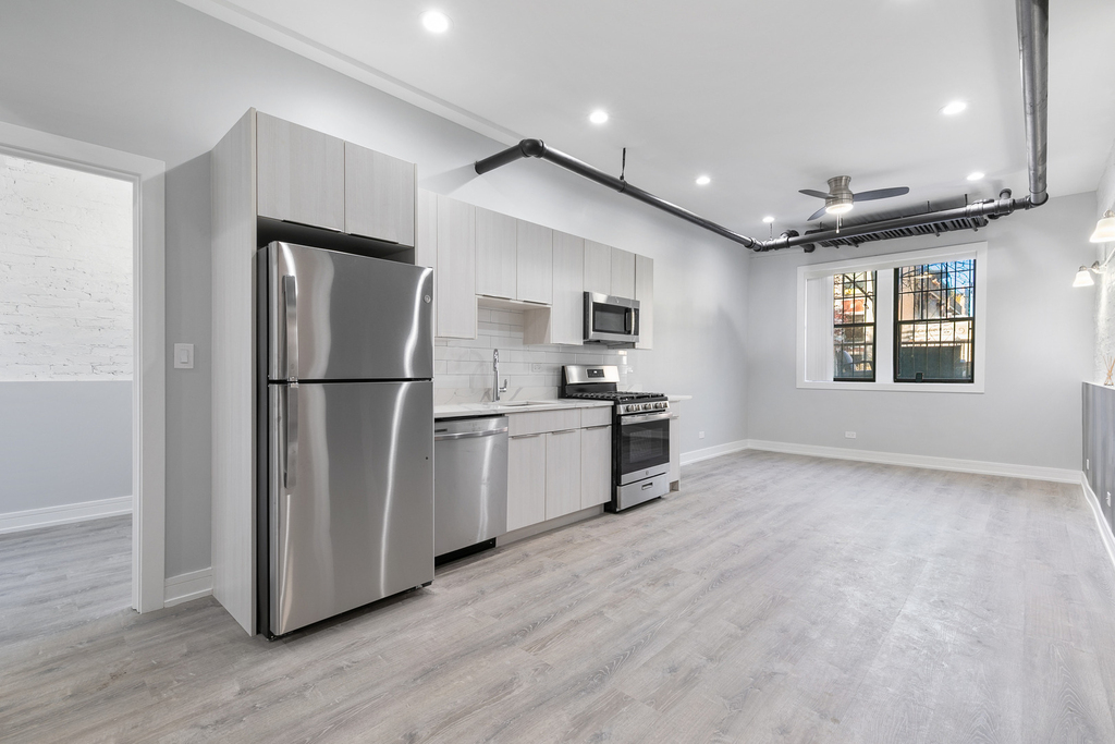 7626 N Eastlake Terrace - Photo 1