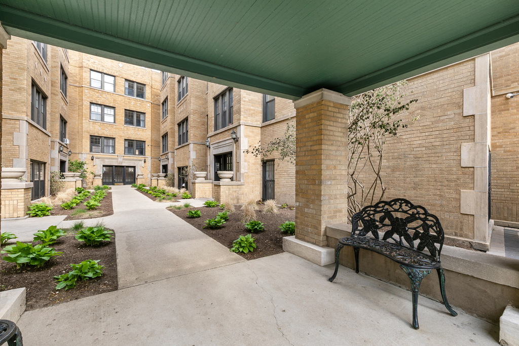7626 N Eastlake Terrace - Photo 14