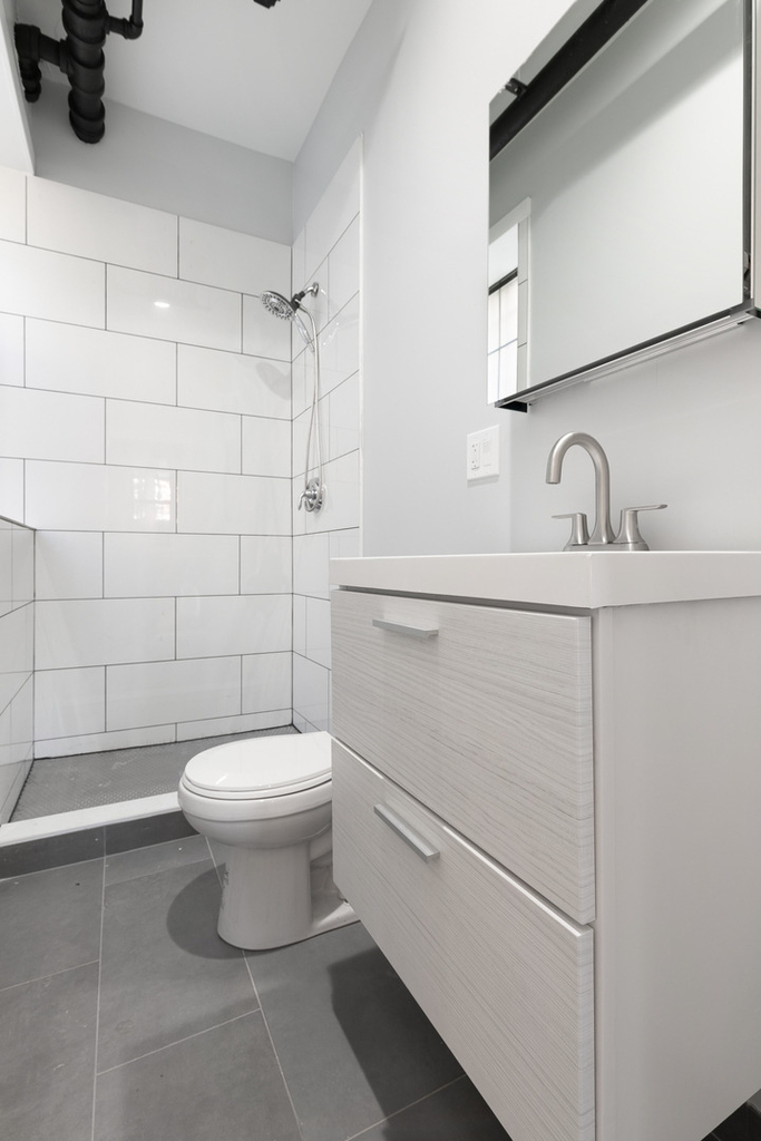 7626 N Eastlake Terrace - Photo 11