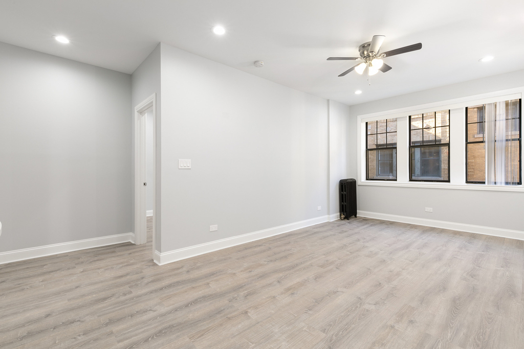 7620 N Eastlake Terrace - Photo 1