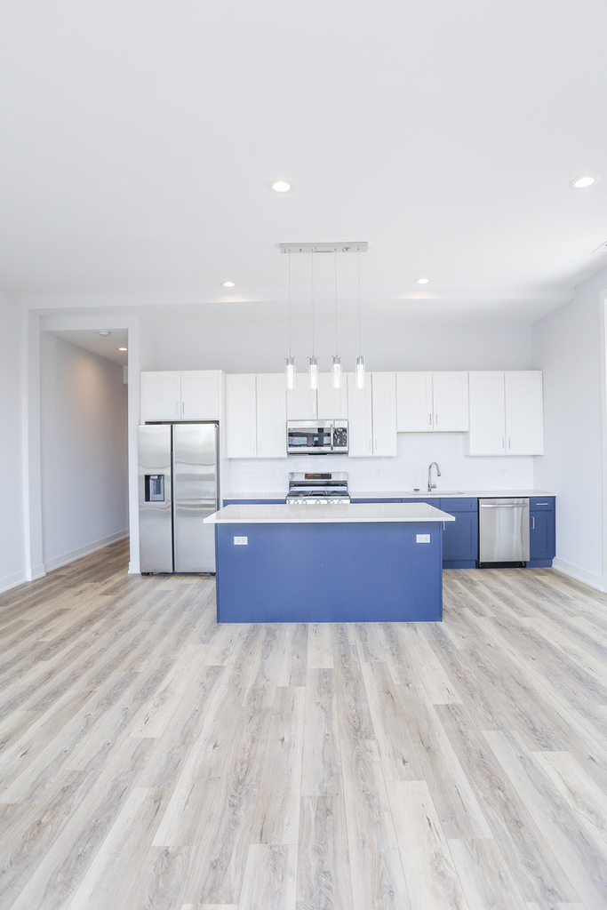 2402 W Carmen Avenue - Photo 3