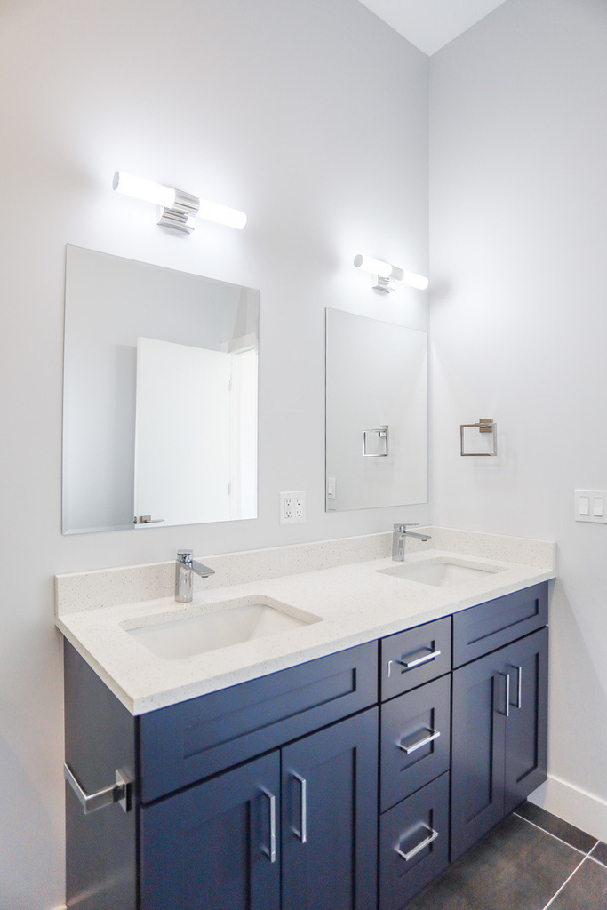 2402 W Carmen Avenue - Photo 11