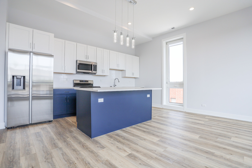 2402 W Carmen Avenue - Photo 1