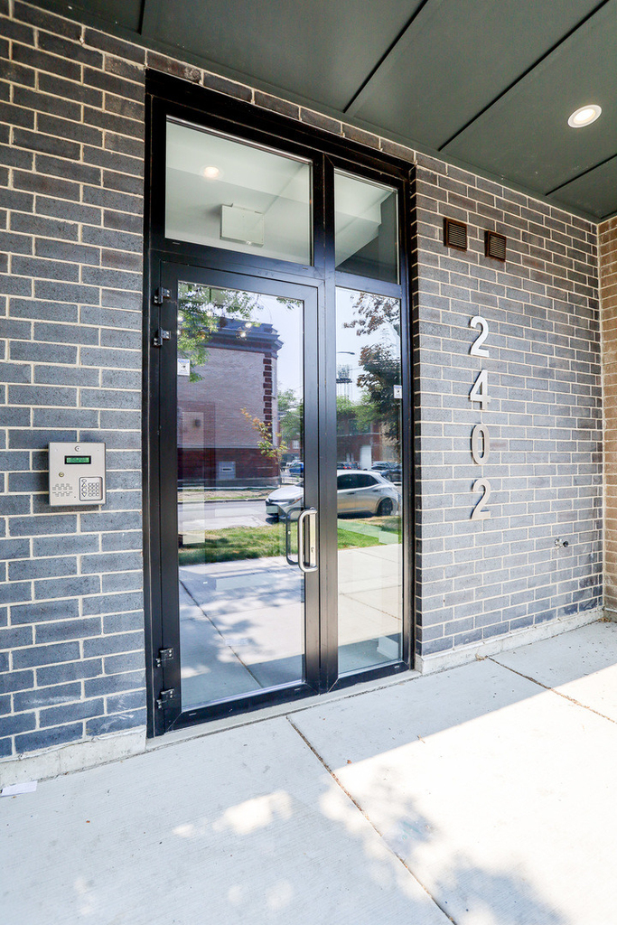 2402 W Carmen Avenue - Photo 19