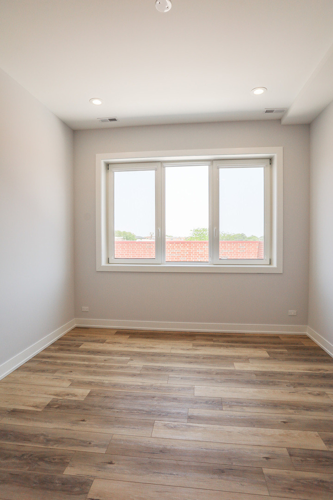 2402 W Carmen Avenue - Photo 9