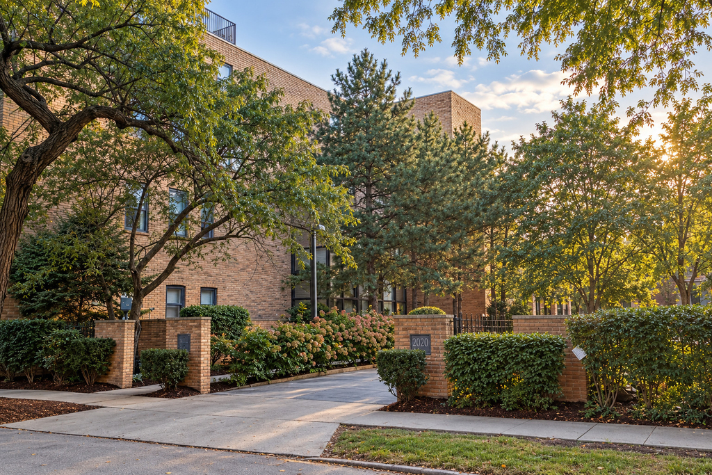 2100 N Racine Avenue - Photo 0