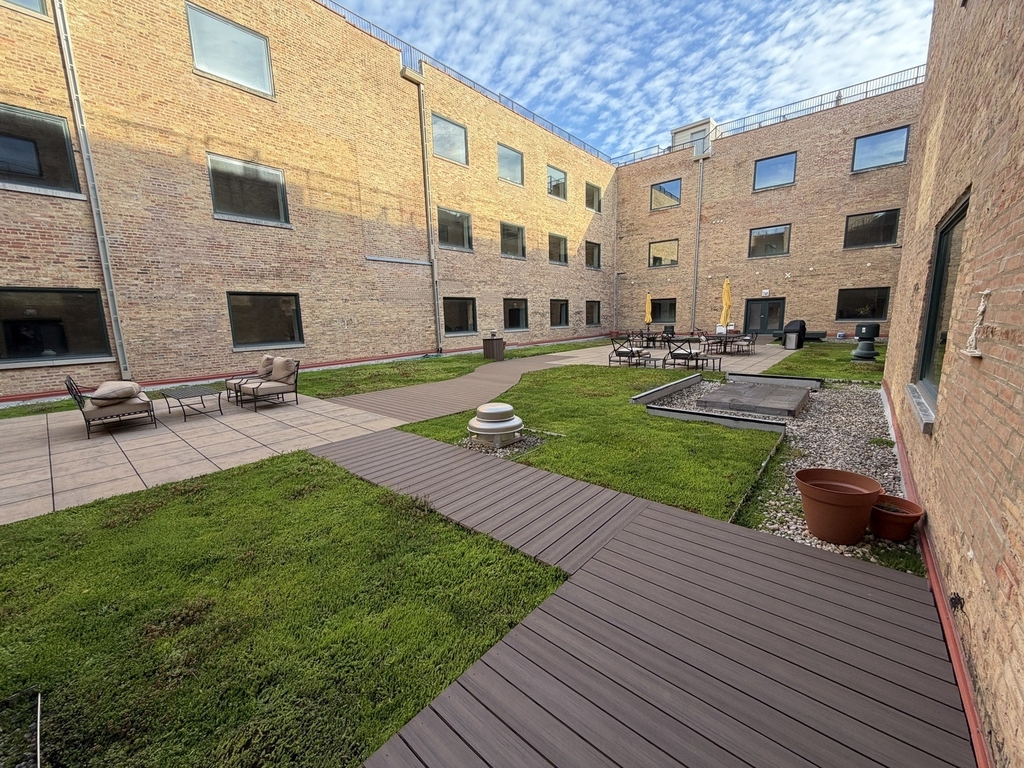 2100 N Racine Avenue - Photo 3