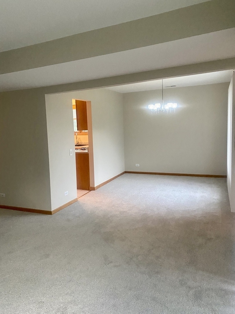 475 N East River Road - Photo 4
