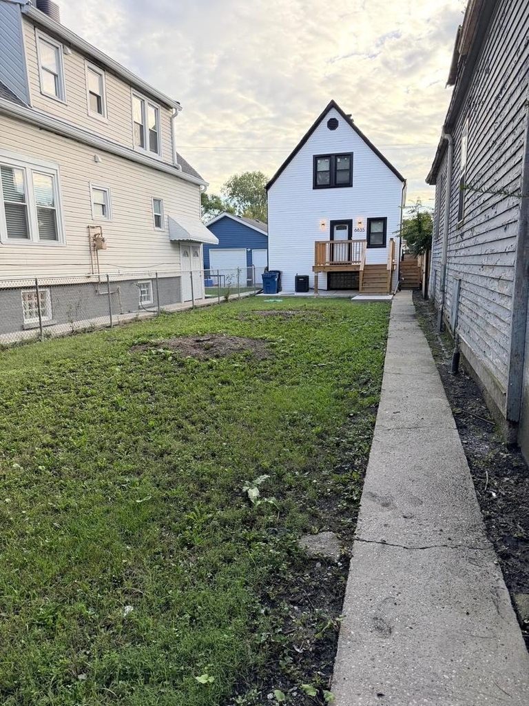 6835 S Oakley Avenue - Photo 1