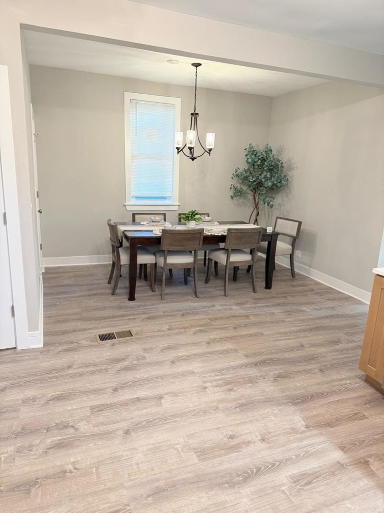 6835 S Oakley Avenue - Photo 4