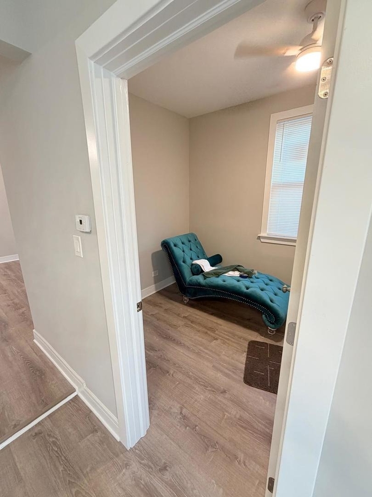 6835 S Oakley Avenue - Photo 13